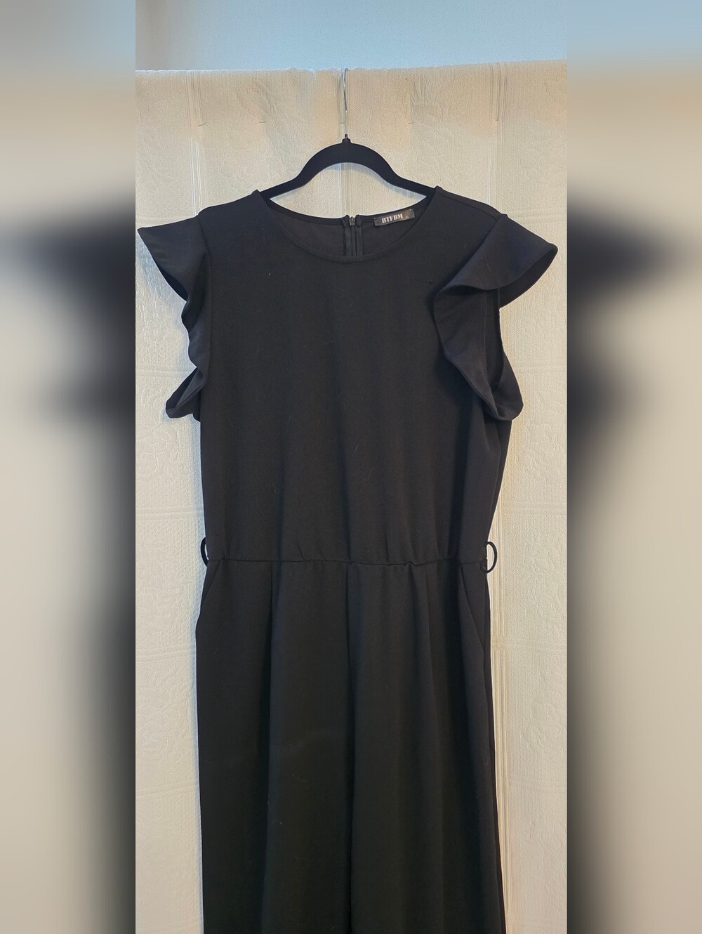 Elegant Black Wide-Leg Jumpsuit with Two Side Pockets - Picture 3 of 9